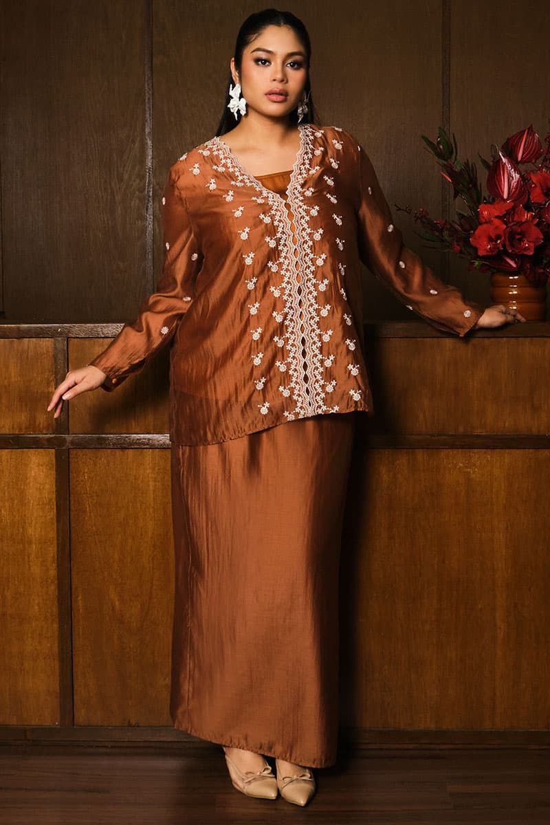 Nawildra Blouse & Skirt - Black - Image 8