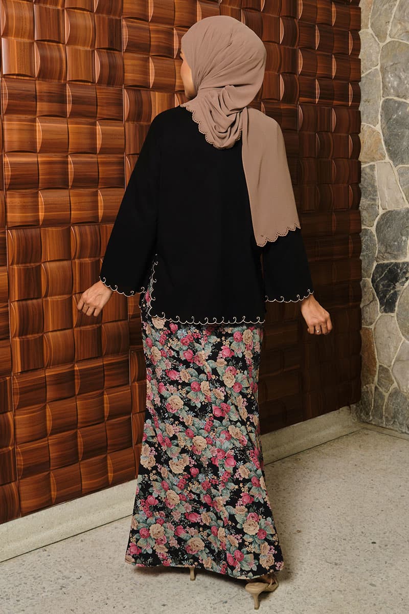 COTTON Khawla Blouse & Skirt - Black - Image 4
