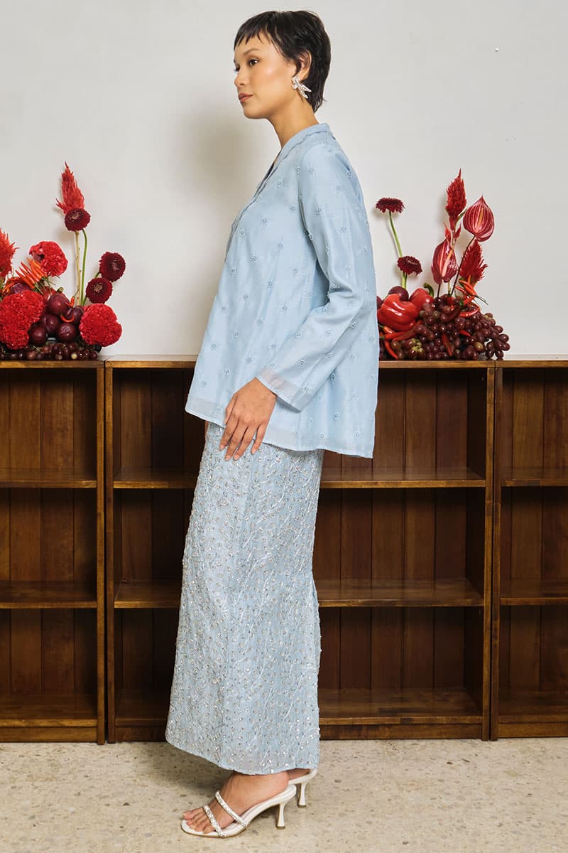 PRE-ORDER COTTON Ranindra Blouse & Skirt - Powder Blue - Image 3